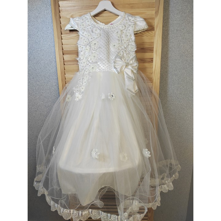 Праздничное белоснежное платье